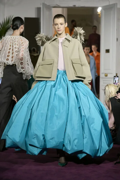 Colorful explosion: Μια θάλασσα από χρώματα στο show Haute Couture S'24 του Valentino