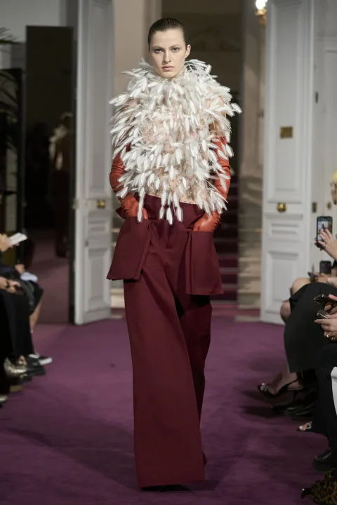 Colorful explosion: Μια θάλασσα από χρώματα στο show Haute Couture S'24 του Valentino