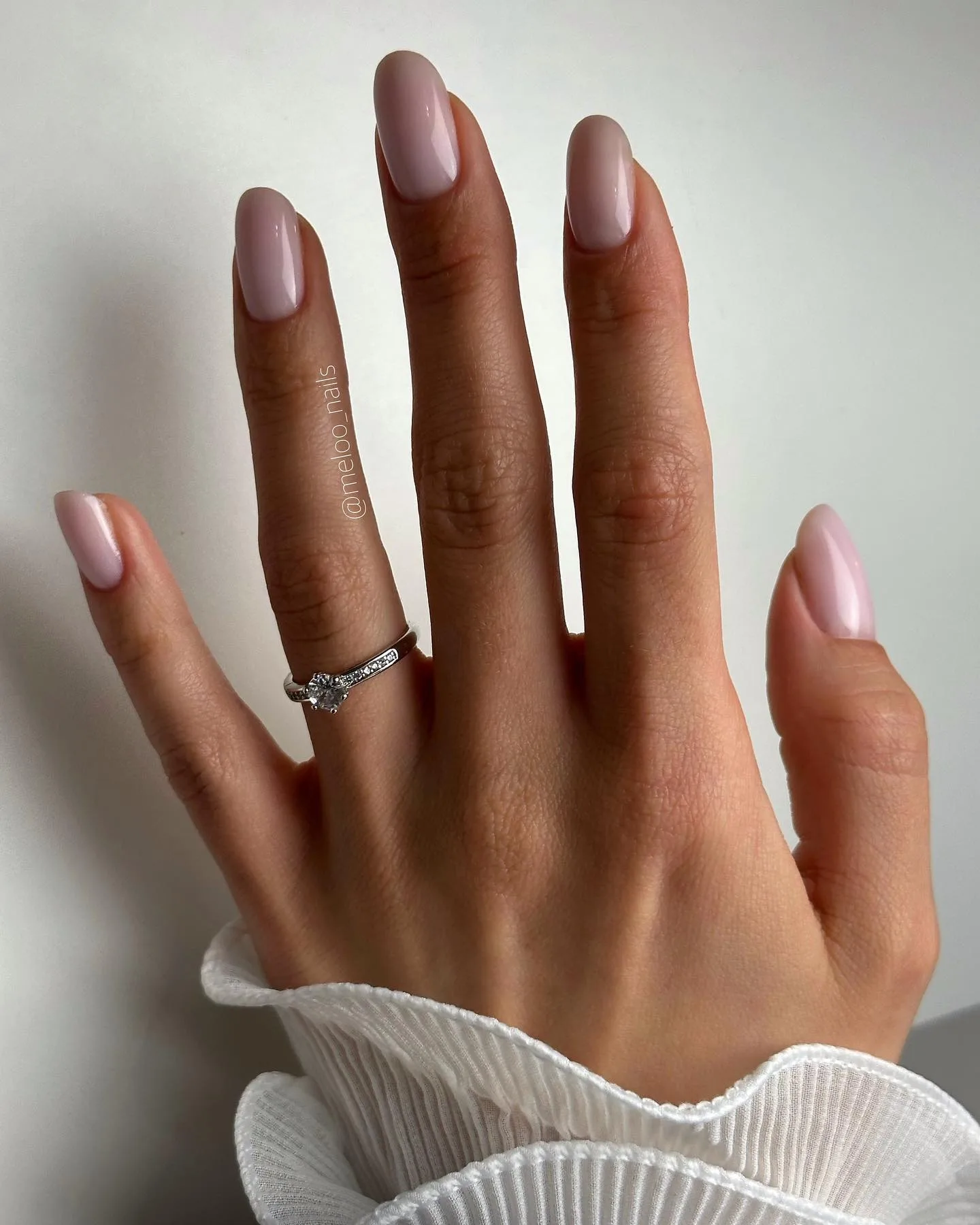 Almond nails: Το σχήμα που κολακεύει τα νύχια και 6 ιδέες για να επιλέξεις αυτό που σου ταιριάζει