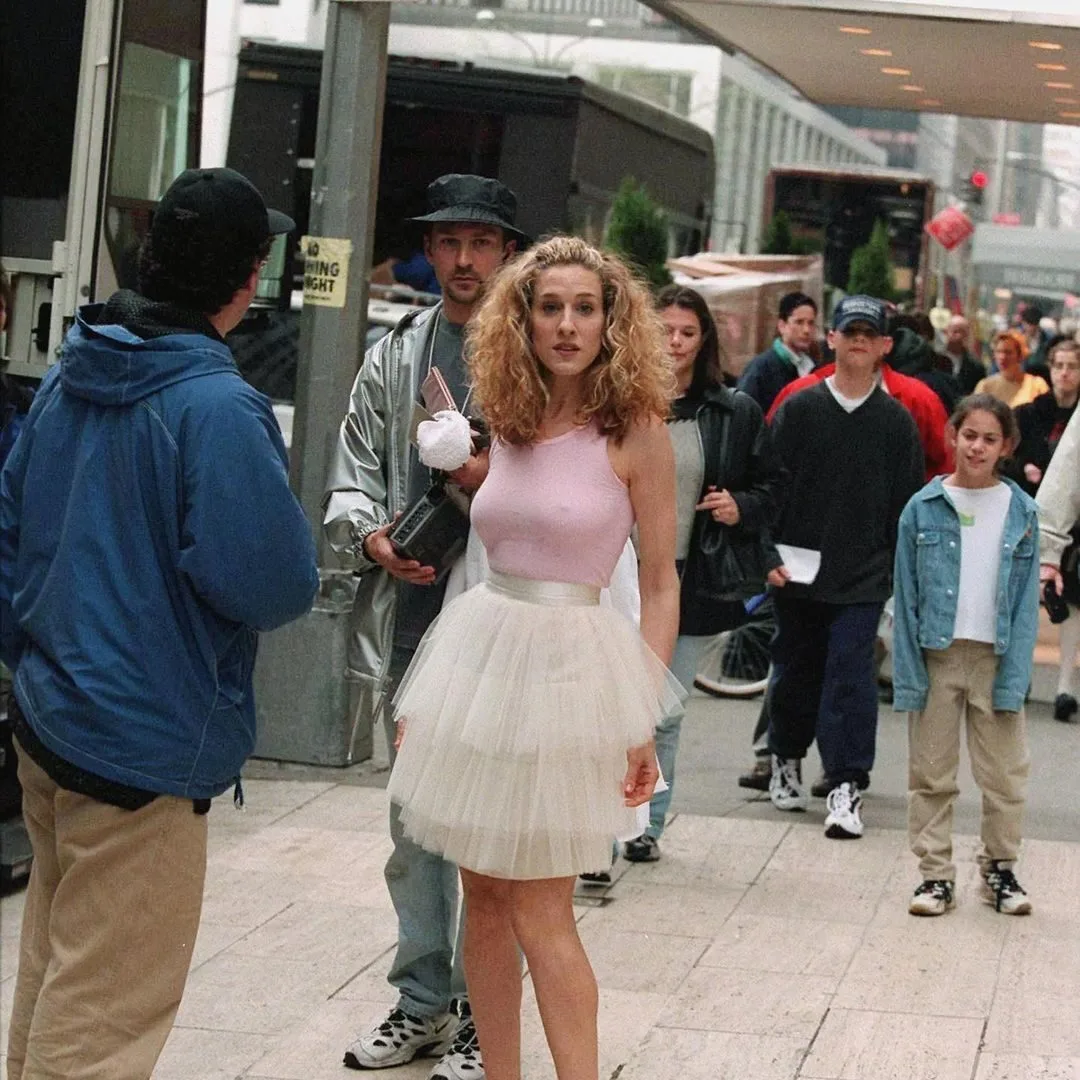 Η iconic tutu φούστα της Carrie Bradshaw από το Sex and the City βγαίνει σε δημοπρασία