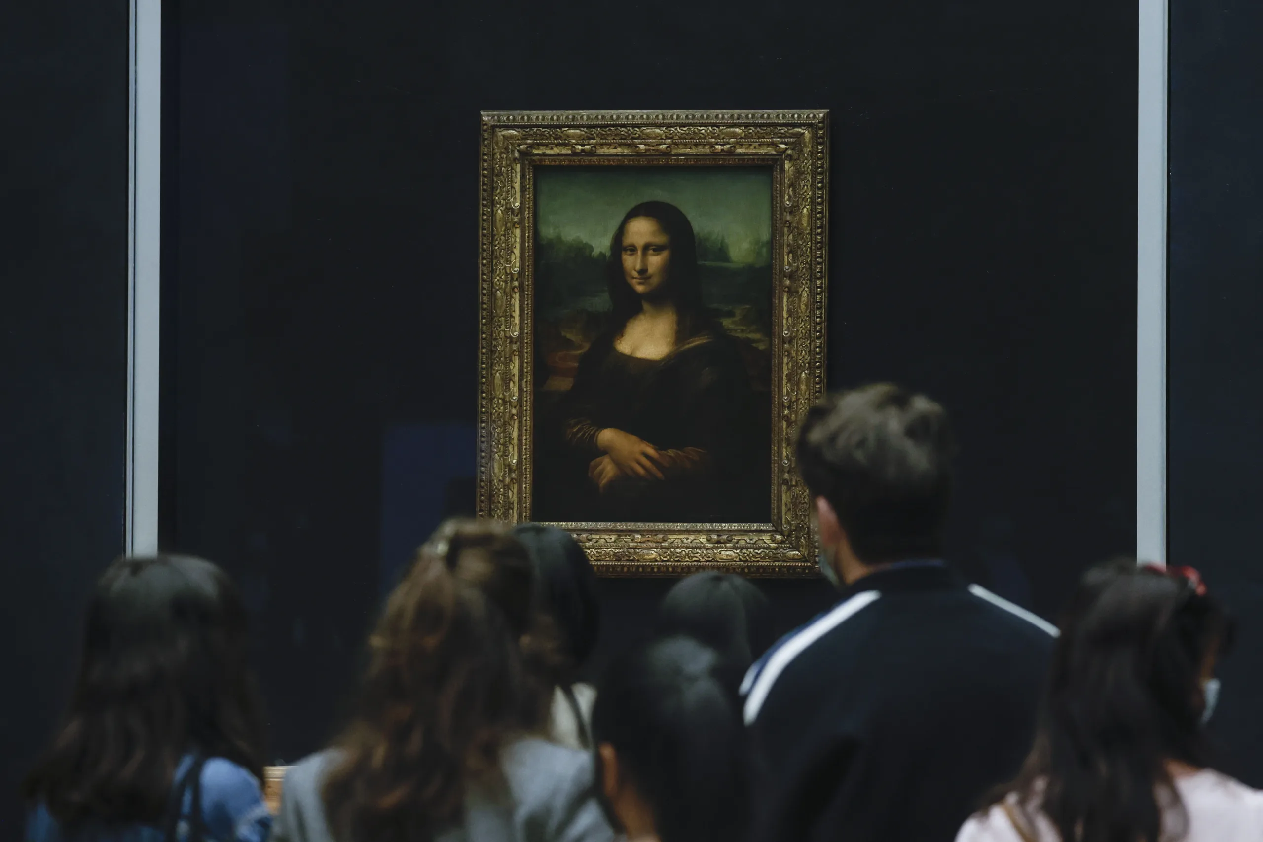 Mona Lisa: 2 διαδηλώτριες πέταξαν σούπα στον πίνακα του Da Vinci