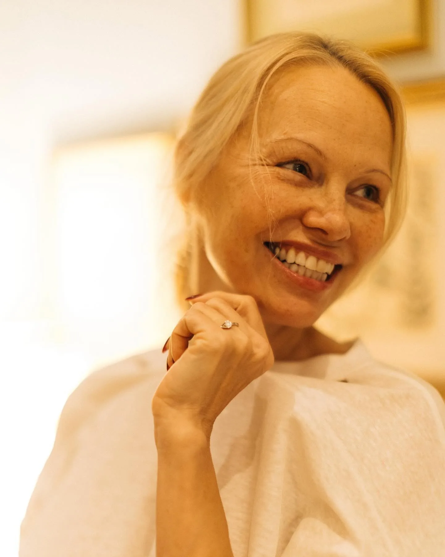 Το no makeup ταξίδι της Pamela Anderson στην ομορφιά έχει την υπογραφή της Sonsie Skin