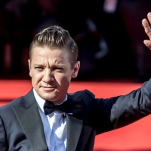 «Επιστροφή στη δράση»: Ο Jeremy Renner επιστρέφει στην υποκριτική ένα χρόνο μετά το σοκαριστικό ατύχημα