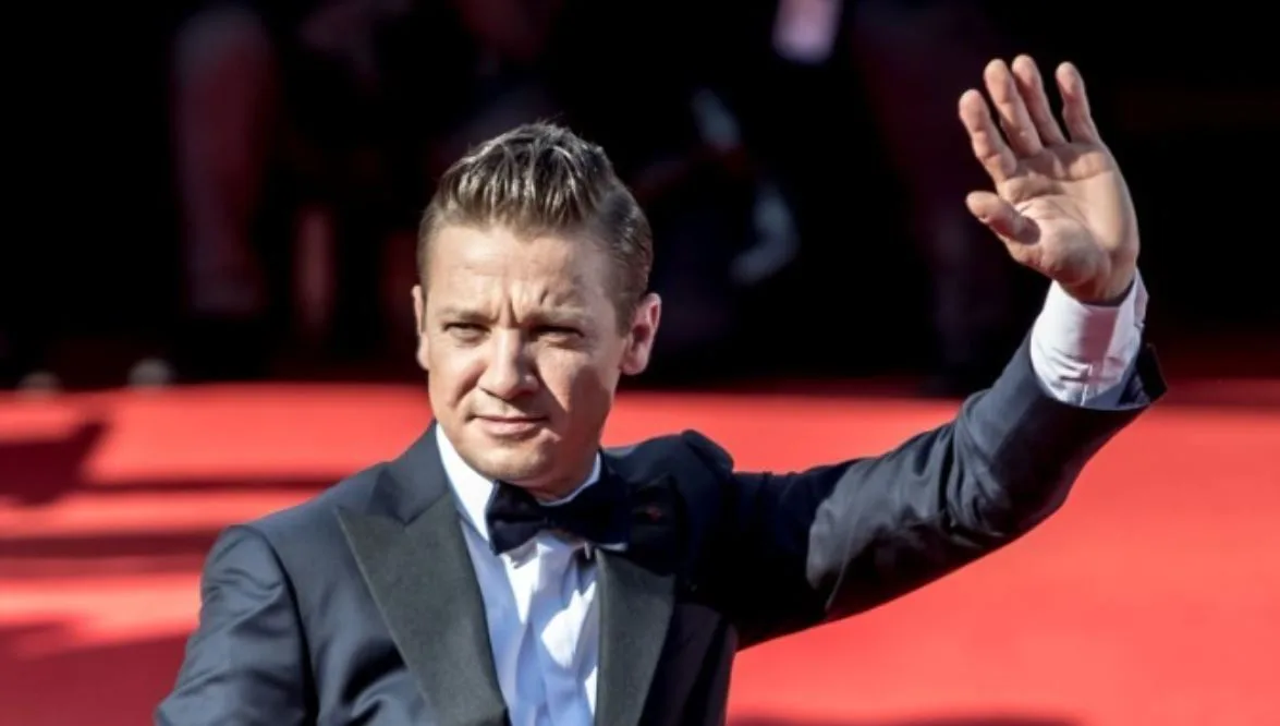 «Επιστροφή στη δράση»: Ο Jeremy Renner επιστρέφει στην υποκριτική ένα χρόνο μετά το σοκαριστικό ατύχημα