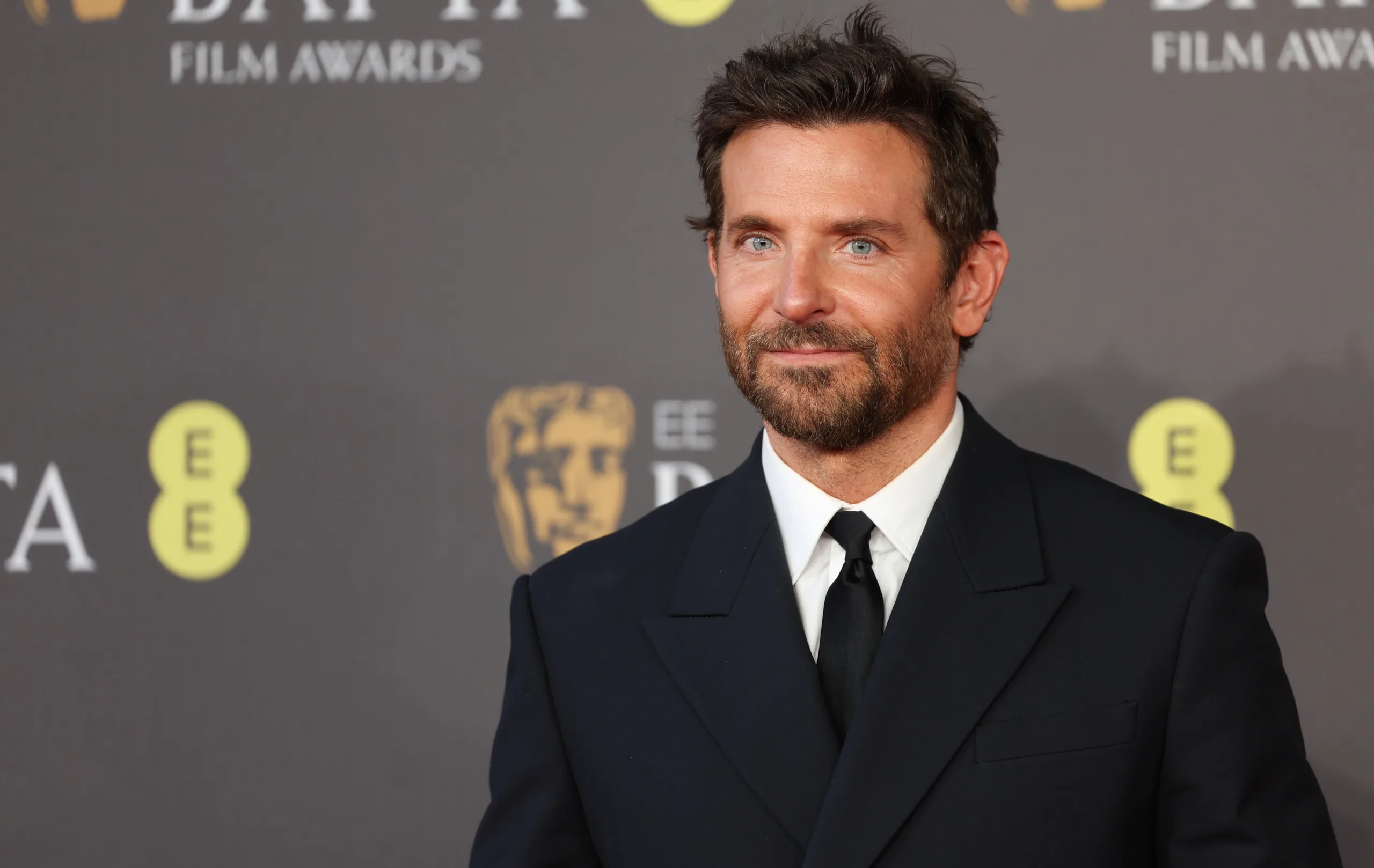 Bradley Cooper: Αποκαλύπτει πως κυκλοφορεί γυμνός στο σπίτι και πάει τουαλέτα με την κόρη του