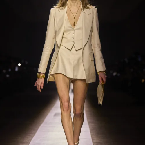 Η glam sexy chic εποχή συνεχίζεται στη συλλογή FW '24 του Tom Ford