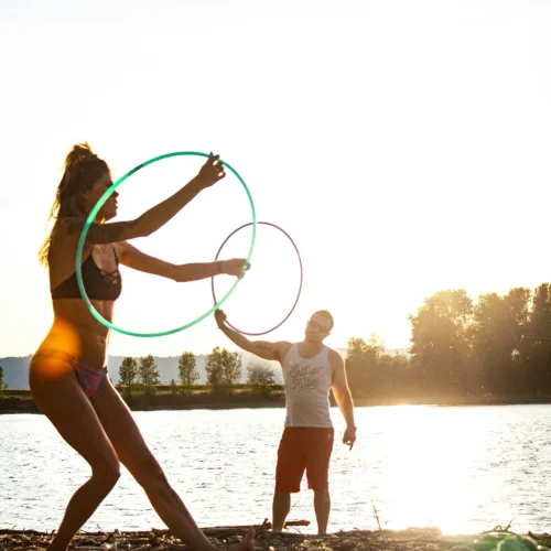 Τα σημαντικά οφέλη κάνοντας άσκηση με hula hoop για την υγεία σου, την απώλεια βάρους και το άγχος