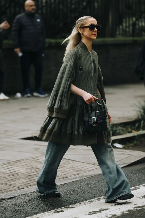 London Fashion Week: Τα looks που ξεχώρισαν στα street style του Λονδίνου