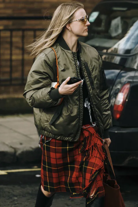 London Fashion Week: Τα looks που ξεχώρισαν στα street style του Λονδίνου