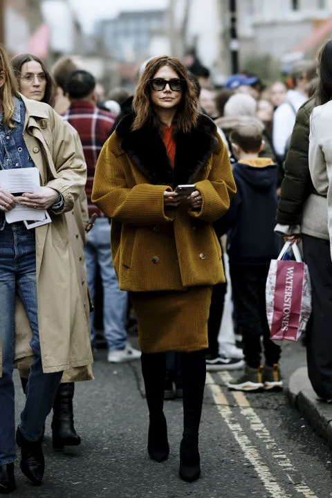 London Fashion Week: Τα looks που ξεχώρισαν στα street style του Λονδίνου