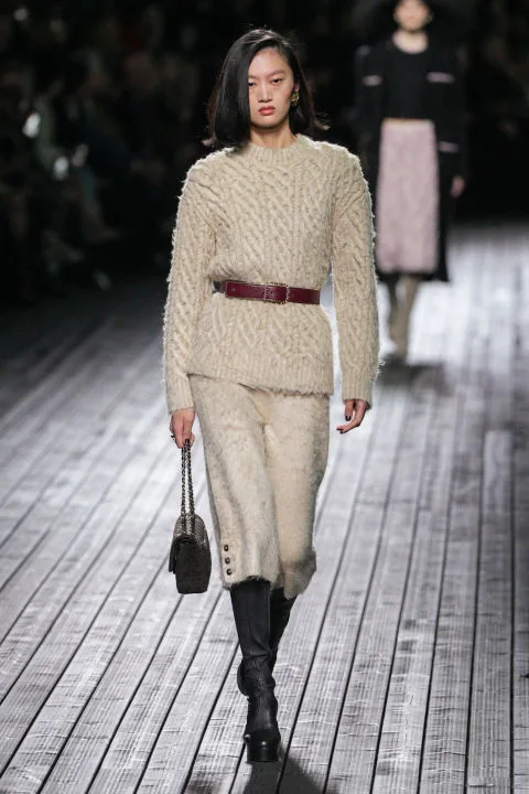 Chanel FW '24: Το θέρετρο Deauville γίνεται η πηγή έμπνευσης της ακαταμάχητα ρομαντικής συλλογής