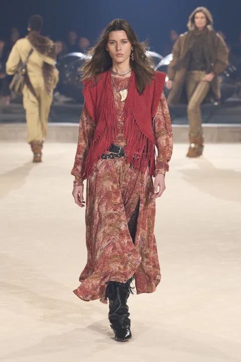 Το boho chic επέστρεψε δυναμικά στα fashion shows FW '24