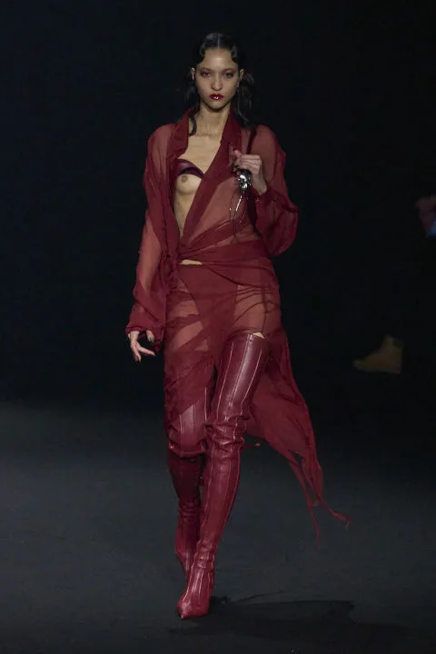 Mugler FW '24: Ένα show-υπέρθεαμα θεατρικότητας και καινοτομίας