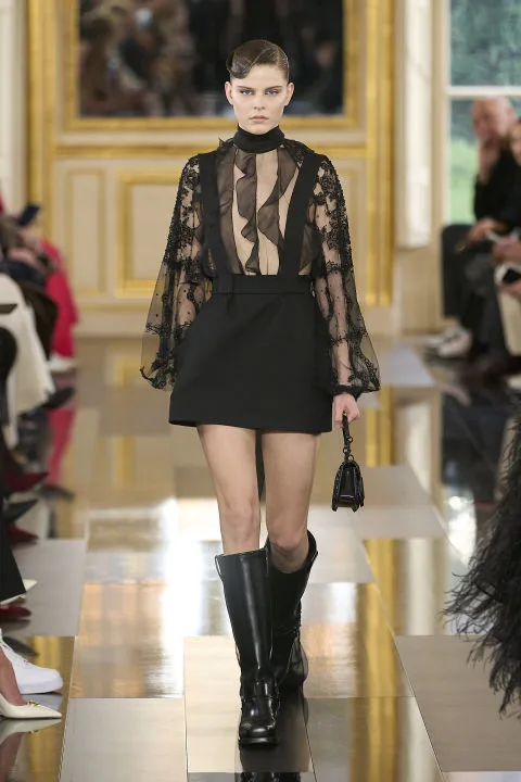 Black is the new Pink για τον Pierpaolo Piccioli και το έδειξε στη συλλογή FW '24 του Valentino