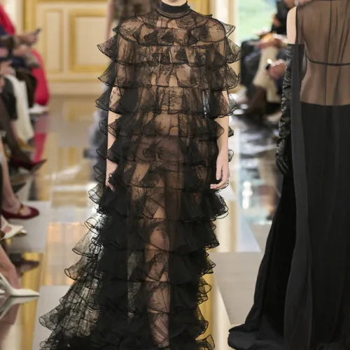 Black is the new Pink για τον Pierpaolo Piccioli και το έδειξε στη συλλογή FW '24 του Valentino