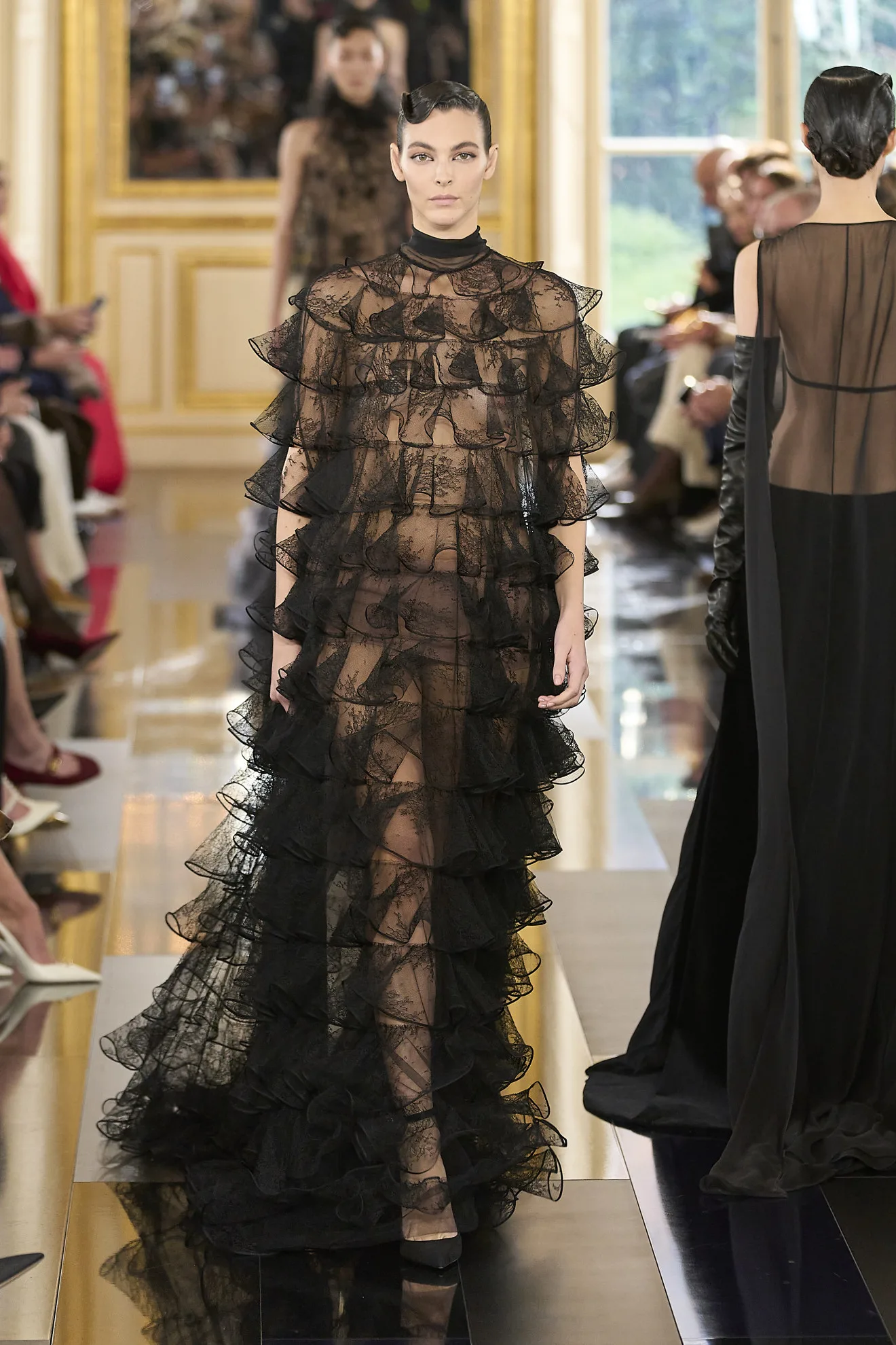 Black is the new Pink για τον Pierpaolo Piccioli και το έδειξε στη συλλογή FW '24 του Valentino