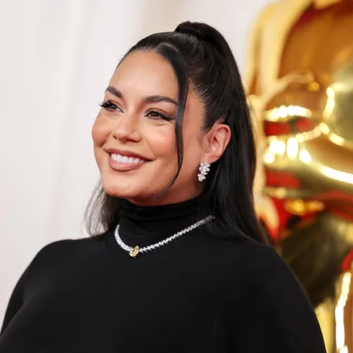 Έγκυος η Vanessa Hudgens! Η ηθοποιός εμφανίστηκε με φουσκωμένη κοιλίτσα στο κόκκινο χαλί των Oscar