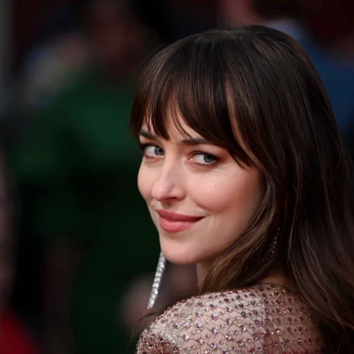 Η Dakota Johnson λανσάρει το «Quiet casual» στυλ που πρέπει να αποκτήσεις για την άνοιξη-α