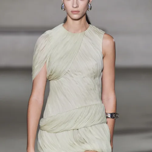 Spring 2024 Fashion Trend: Γλυπτικά φορέματα η τάση που θα φορέσεις πιο πολύ αυτή την άνοιξη