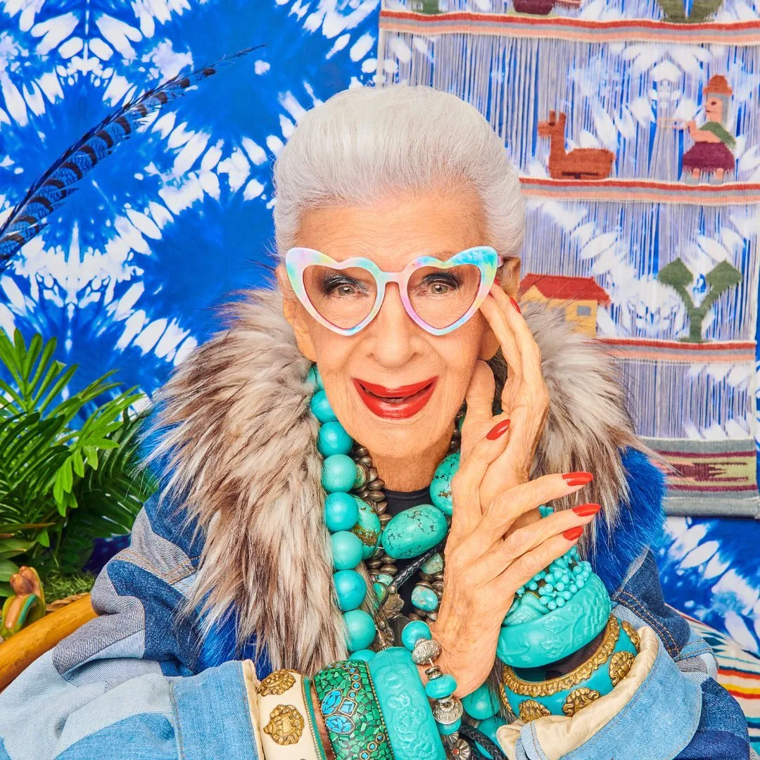 Iris Apfel: Το αιωνόβιο fashion icon έφυγε από τη ζωή σε ηλικία 102 ετών