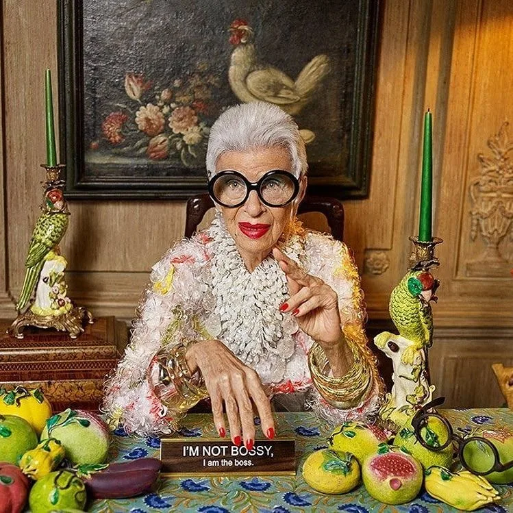 Iris Apfel: Το αιωνόβιο fashion icon έφυγε από τη ζωή σε ηλικία 102 ετών