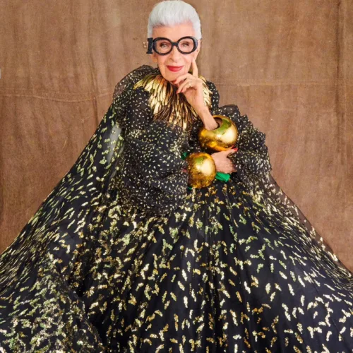 Iris Apfel: Το αιωνόβιο fashion icon έφυγε από τη ζωή σε ηλικία 102 ετών