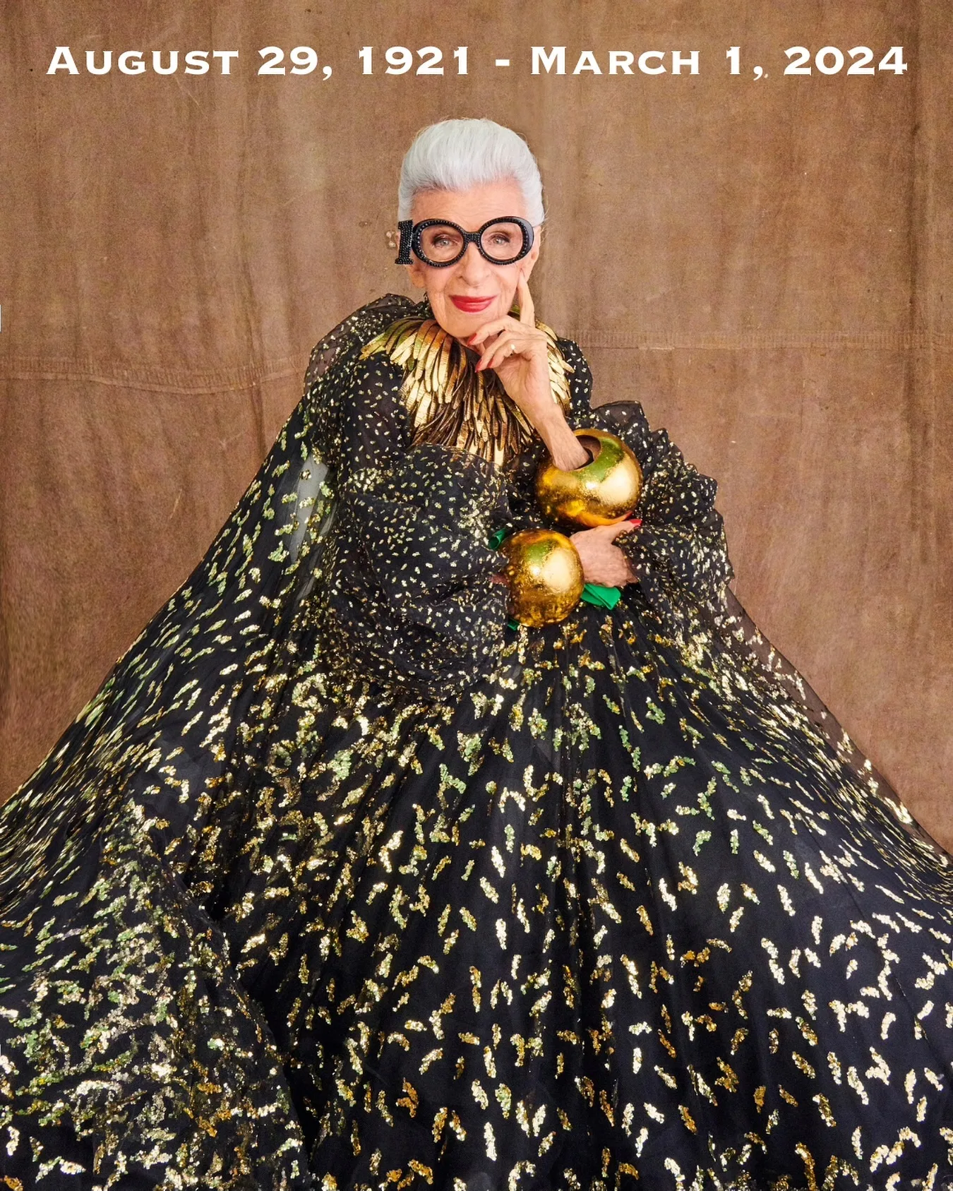 Iris Apfel: Το αιωνόβιο fashion icon έφυγε από τη ζωή σε ηλικία 102 ετών