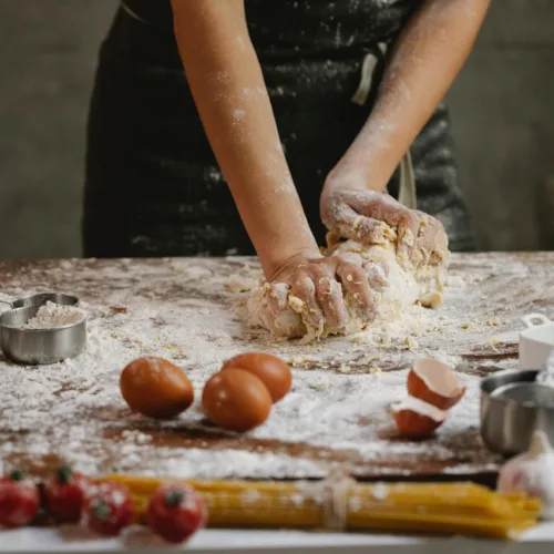 Tarte Tatin με φέτα και σύκα: Η αλμυρή εκδοχή που κάνει το γλυκό ένα απόλυτο γεύμα