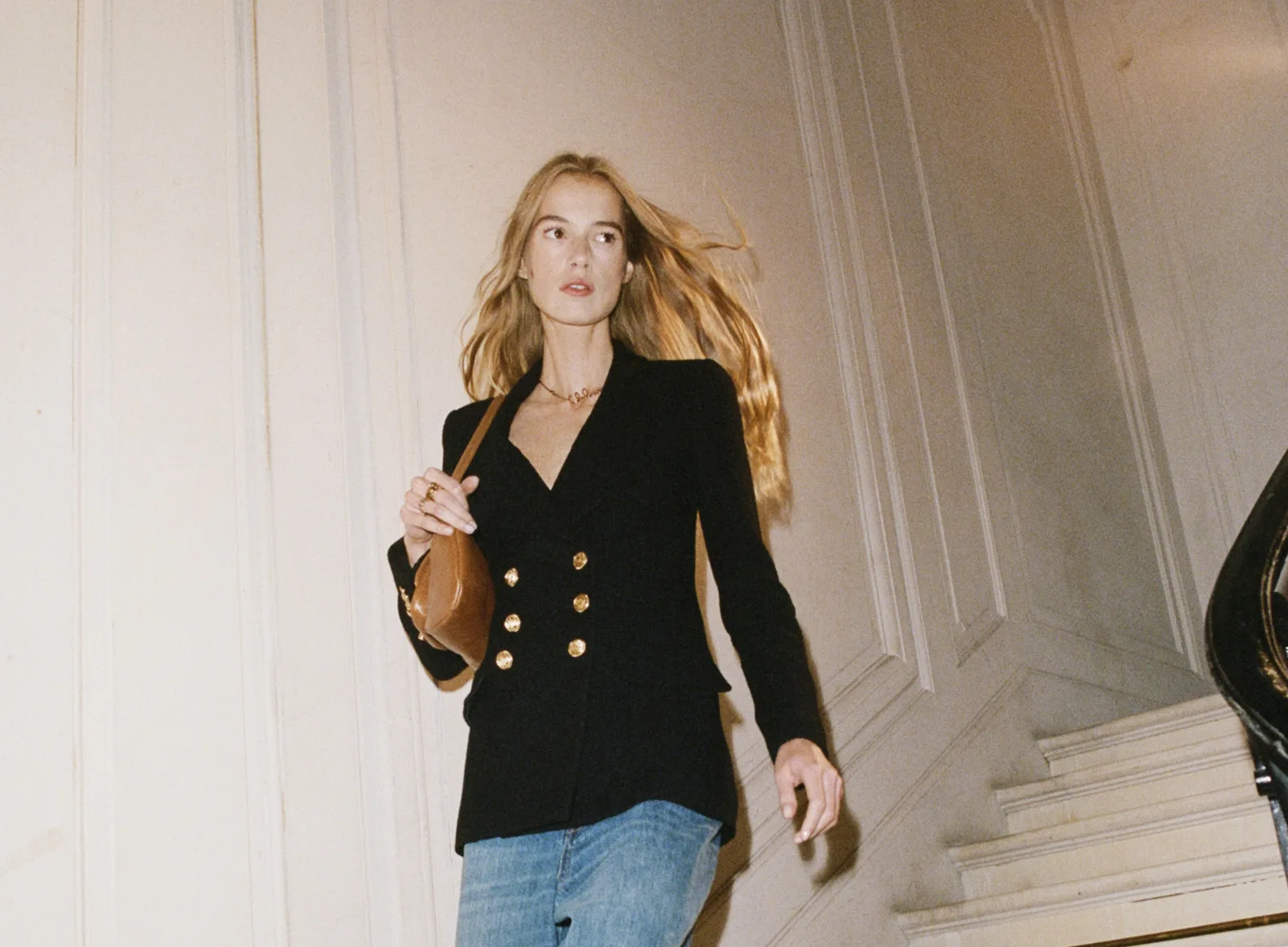 Chloé Pre-Fall 2024: Μια συλλογή που αποτυπώνει απόλυτα την ελευθερία και την αβίαστη θηλυκότητα