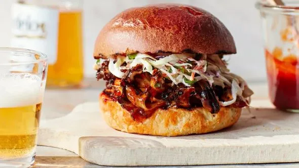 Burger χορτοφαγικό με μανιτάρια και barbecue sauce