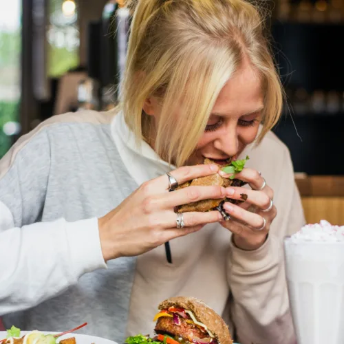 Burger χορτοφαγικό με μανιτάρια και barbecue sauce