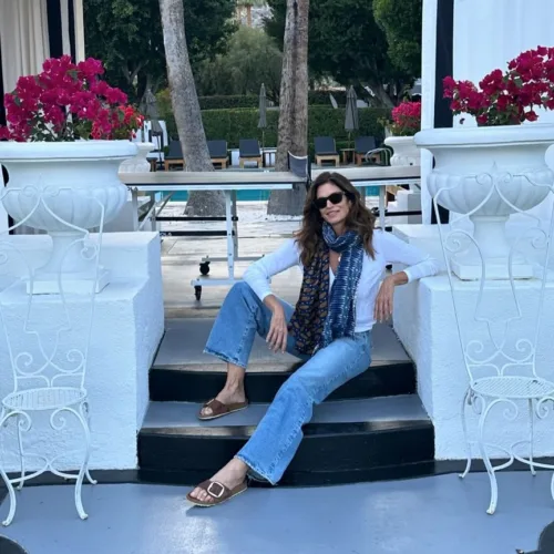 Φόρεσε τα σανδάλια της Cindy Crawford κάνοντας το πιο άνετο ντύσιμο αυτή τη σεζόν