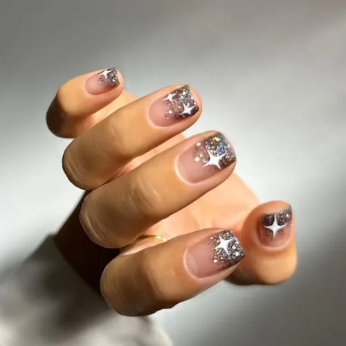 7 Glitter Ombré σχέδια που θα κάνουν τα νύχια σου να λαμποκοπούν πρωί βράδυ