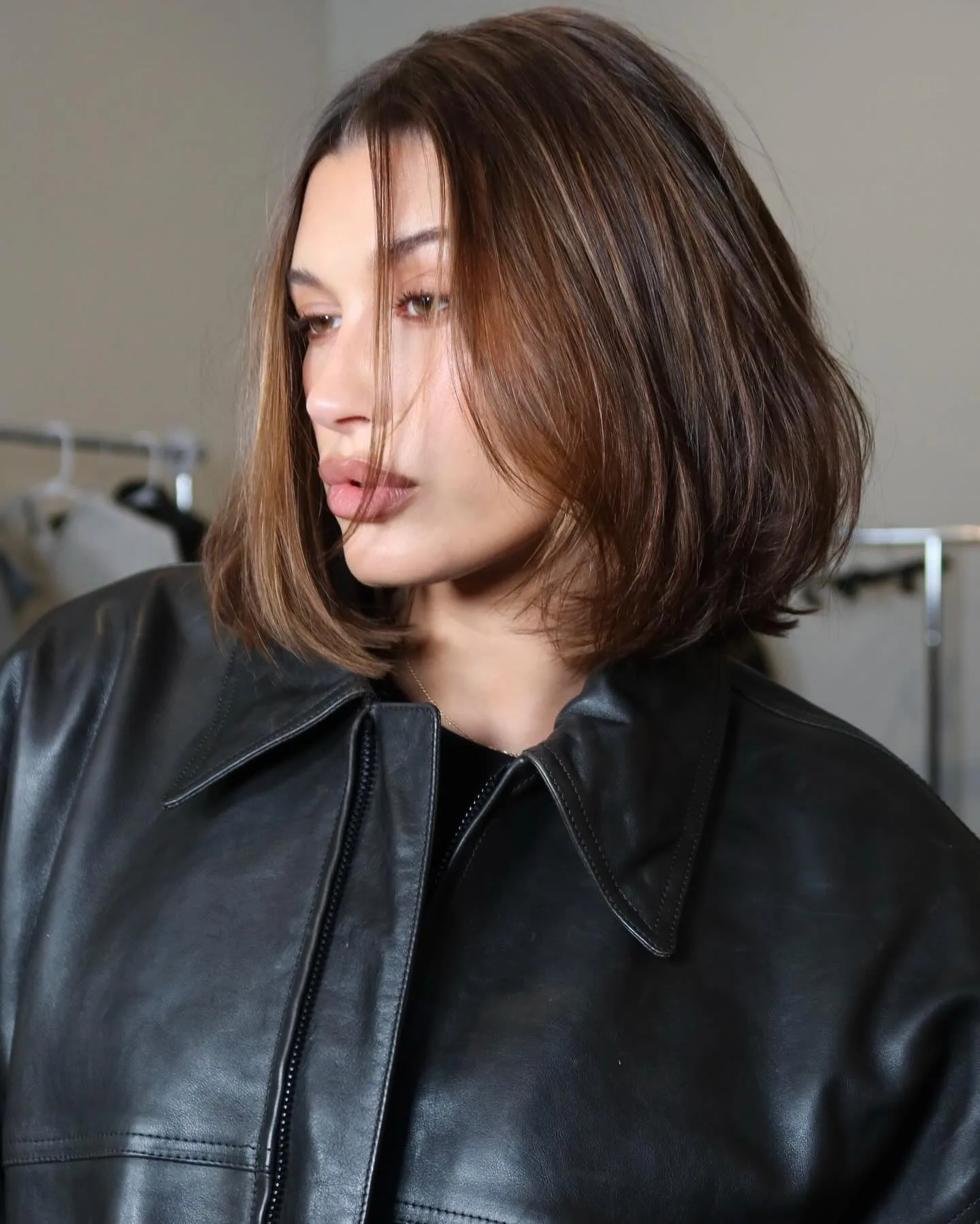 Το long bob της Hailey Bieber είναι το πιο elegant κούρεμα για να δοκιμάσεις αυτή την άνοιξη