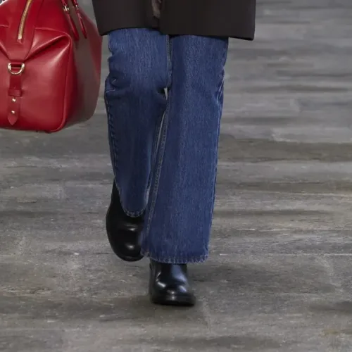 Υπάρχει ένα διαχρονικό trend και αυτό είναι το straight jeans που θα ξανά βάλεις στο παιχνίδι