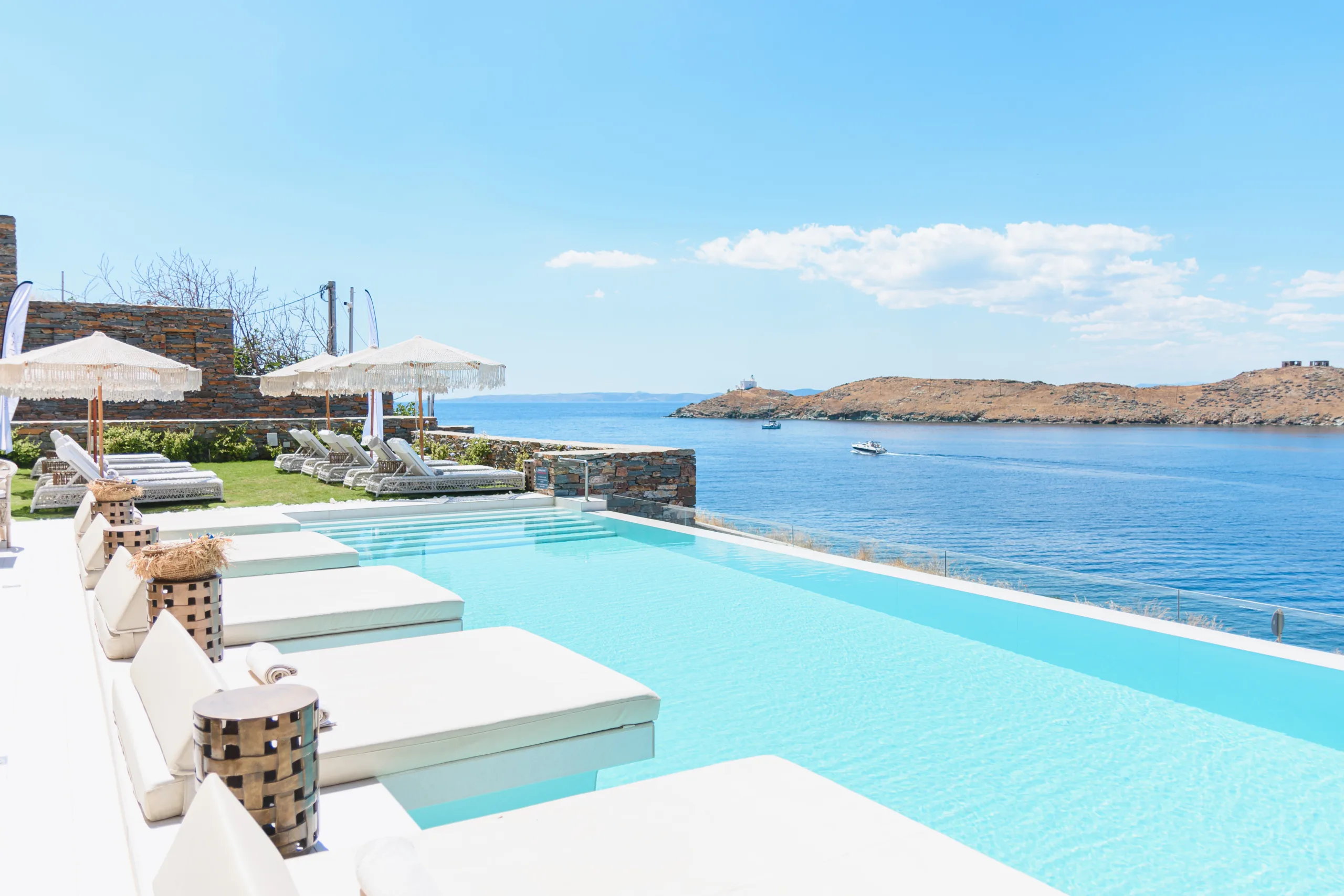 Ydor Hotel & Spa: Το μαγευτικό ξενοδοχείο στην Κέα με την απαράμιλλη ομορφιά και τη θέα στο γαλάζιο