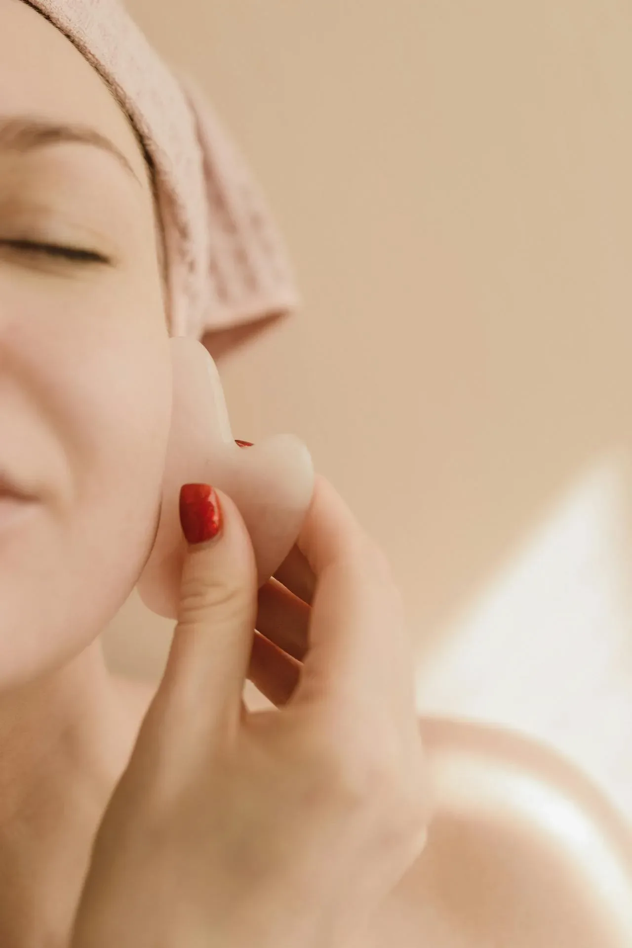 Gua Sha ή αλλιώς το «botox της Ανατολής» - Πώς να το εφαρμόσεις σωστά στο δέρμα σου