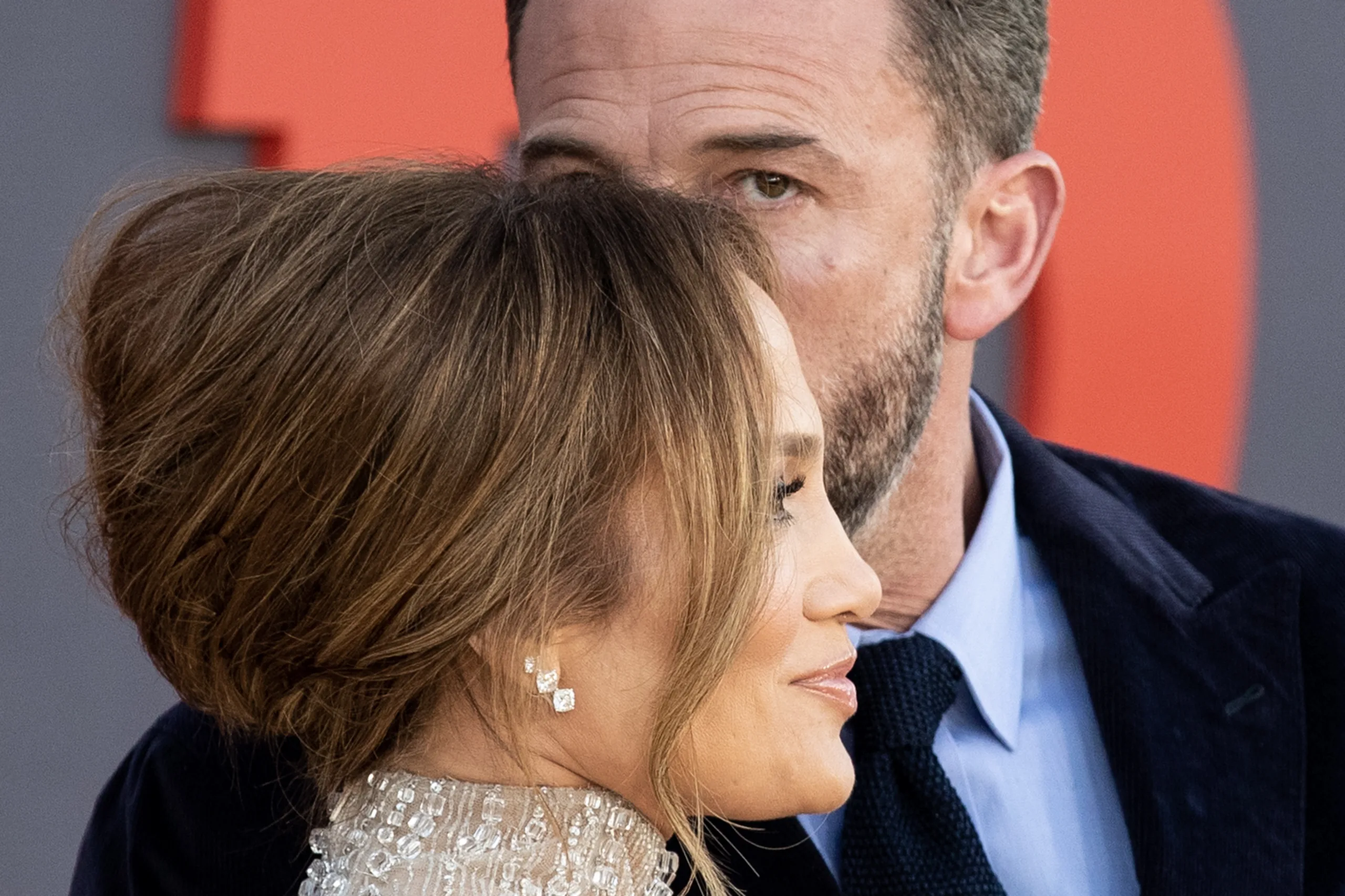 H Jennifer Lopez εμφανίστηκε στο κόκκινο χαλί του «Atlas» χωρίς τον Ben Affleck «επιβεβαιώνοντας» τον χωρισμό