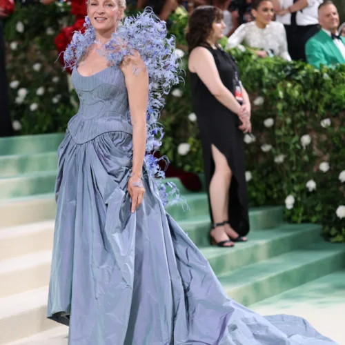 Η Uma Thurman στο MET Gala 2024 έκανε το τέλειο μακιγιάζ που κρύβει τις ρυτίδες