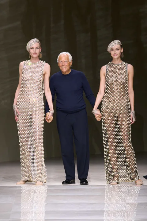 Giorgio Armani Privé Fall '24 Couture: Οι πέρλες και οι διαφάνειες ήταν τα σημεία αναφοράς της επίδειξης