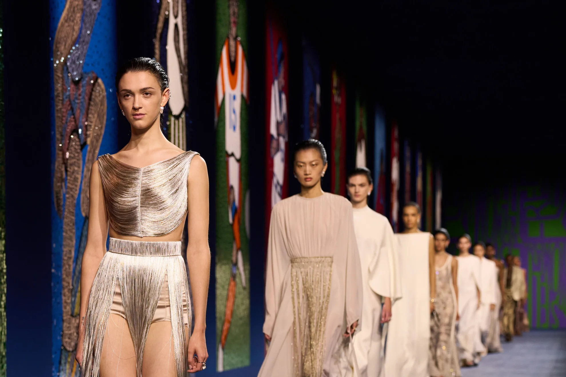 Οι «θεές» του Dior στην haute couture συλλογή FW 24/25 γιορτάζουν τη δύναμη του αθλητισμού από την αρχαιότητα μέχρι σήμερα