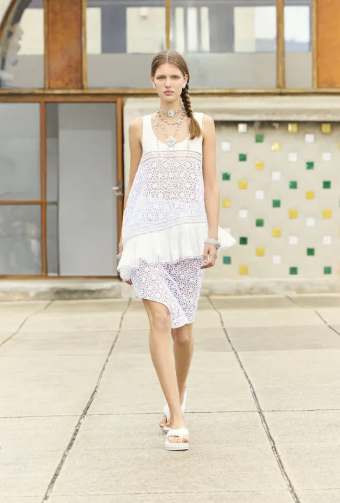 Λευκές φούστες broderie anglaise: Είναι τόσο boho όσο και trendy για να τις φορέσεις