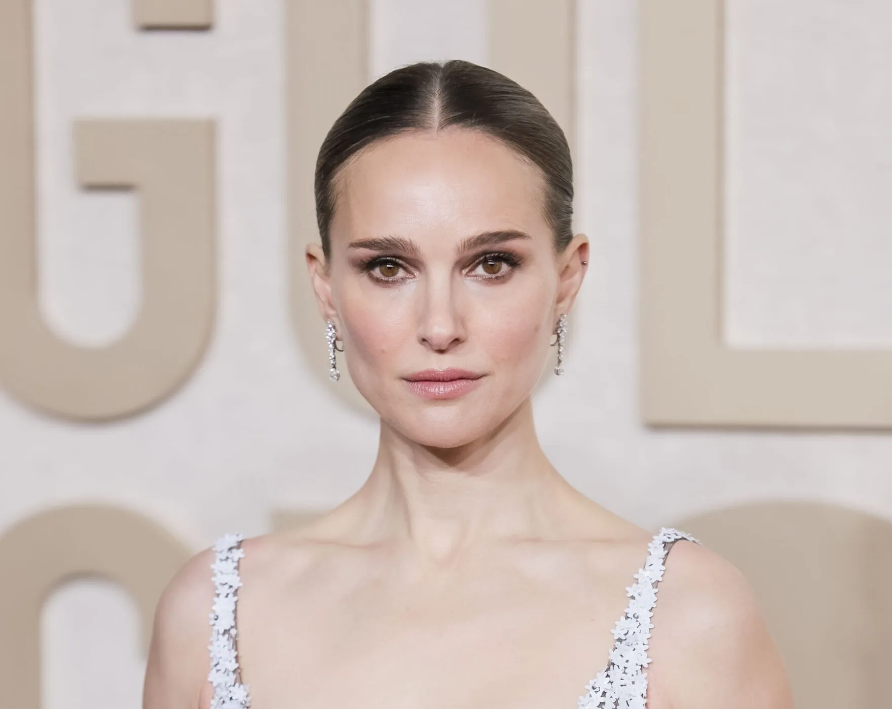 Η Natalie Portman μιλάει για το «σκληρό» διαζύγιό της αλλά και το πώς η Rihanna τη βοήθησε να το ξεπεράσει