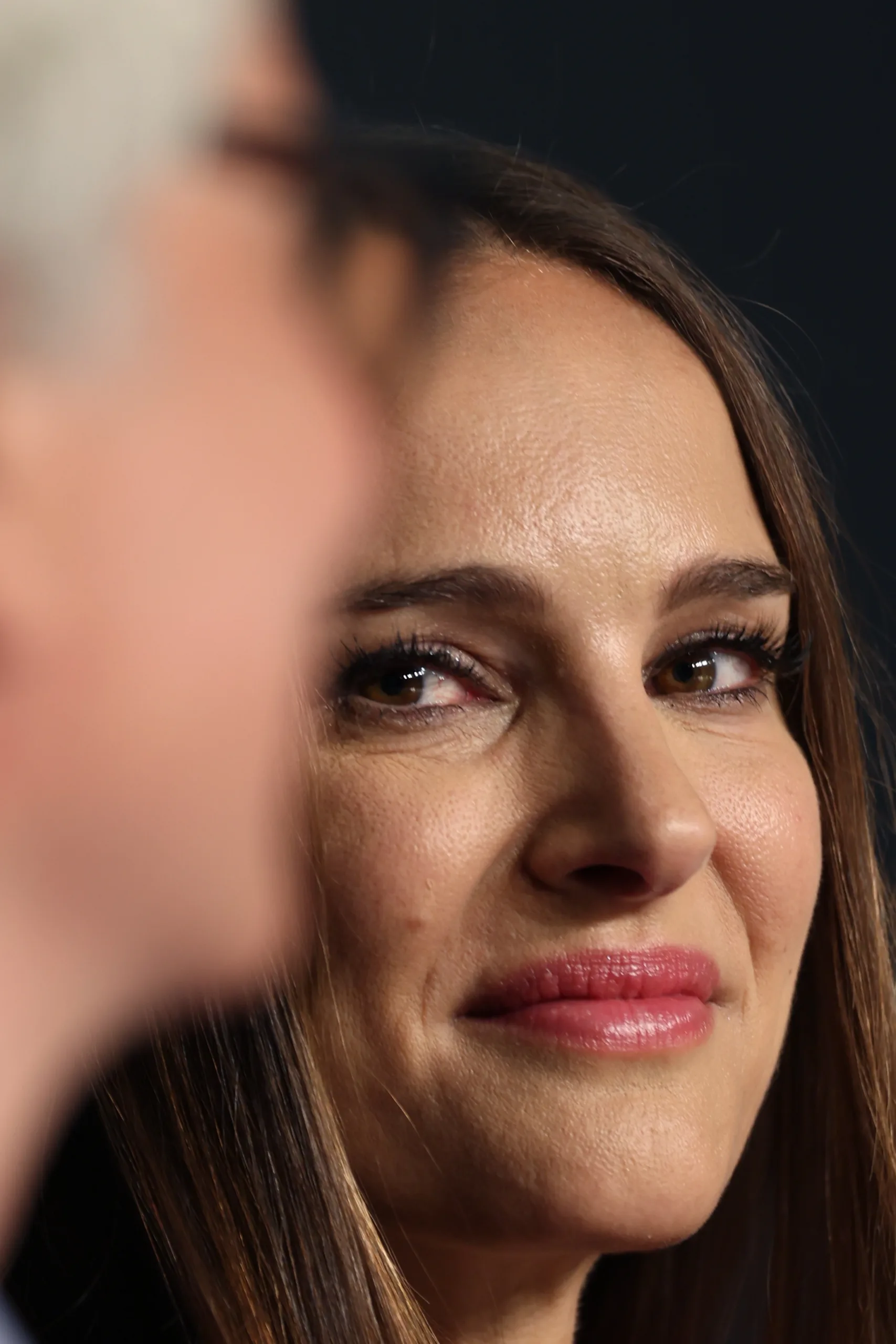 Η Natalie Portman μιλάει για το «σκληρό» διαζύγιό της αλλά και το πώς η Rihanna τη βοήθησε να το ξεπεράσει