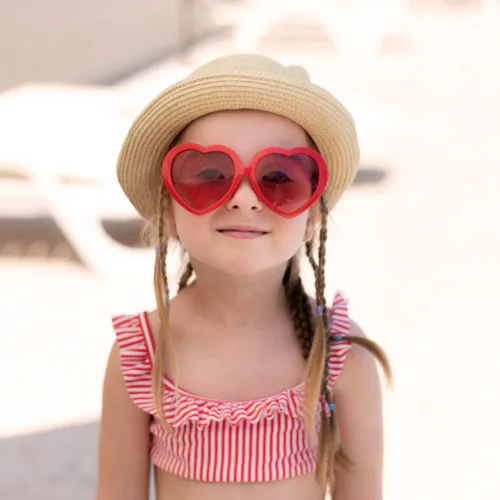 4 facts και 4 συμβουλές που πρέπει να γνωρίζεις πριν αγοράσεις γυαλιά ηλίου στο παιδί σου