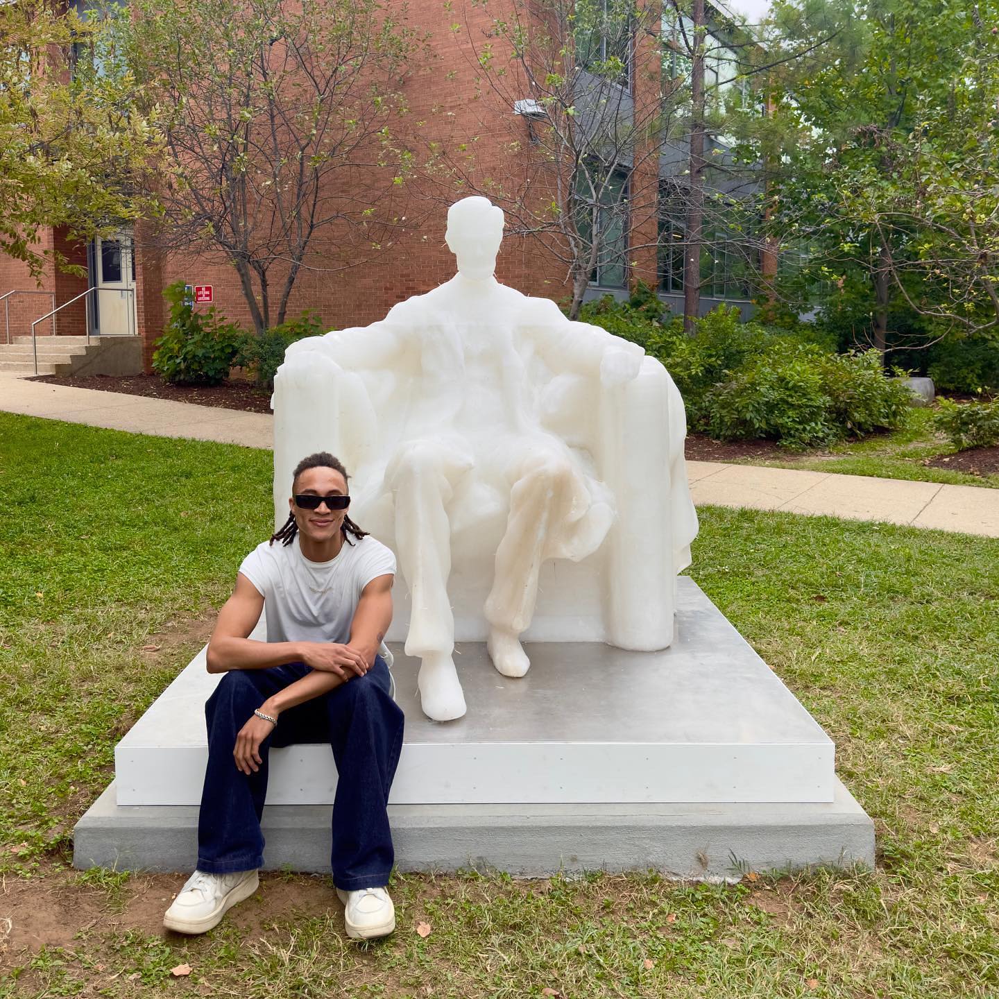 Το κέρινο άγαλμα του Αβραάμ Λίνκολν λιώνει από την υπερβολική ζέστη στην Ουάσιγκτον, DC