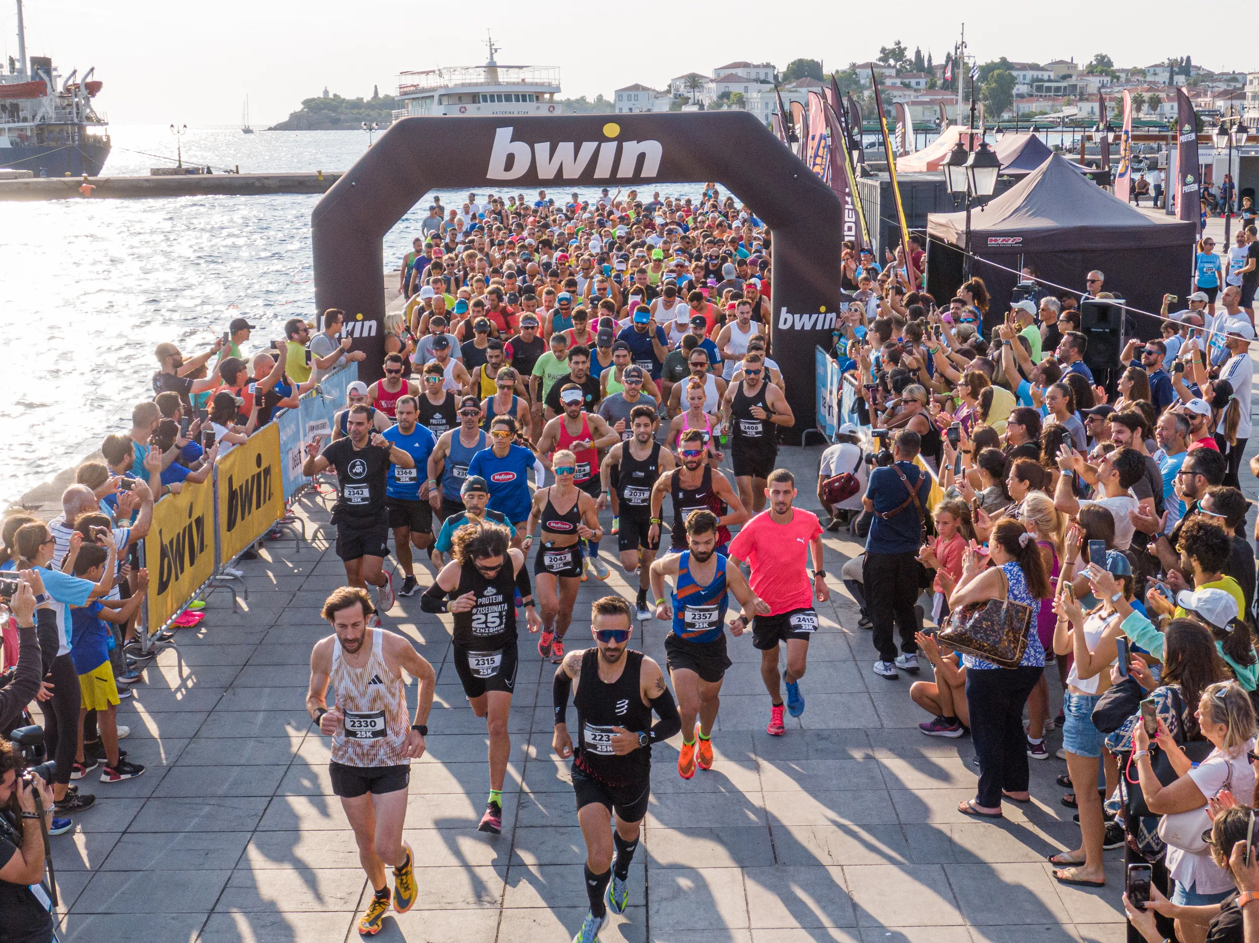 H μεγάλη στιγμή του Spetses Mini Marathon έφτασε!