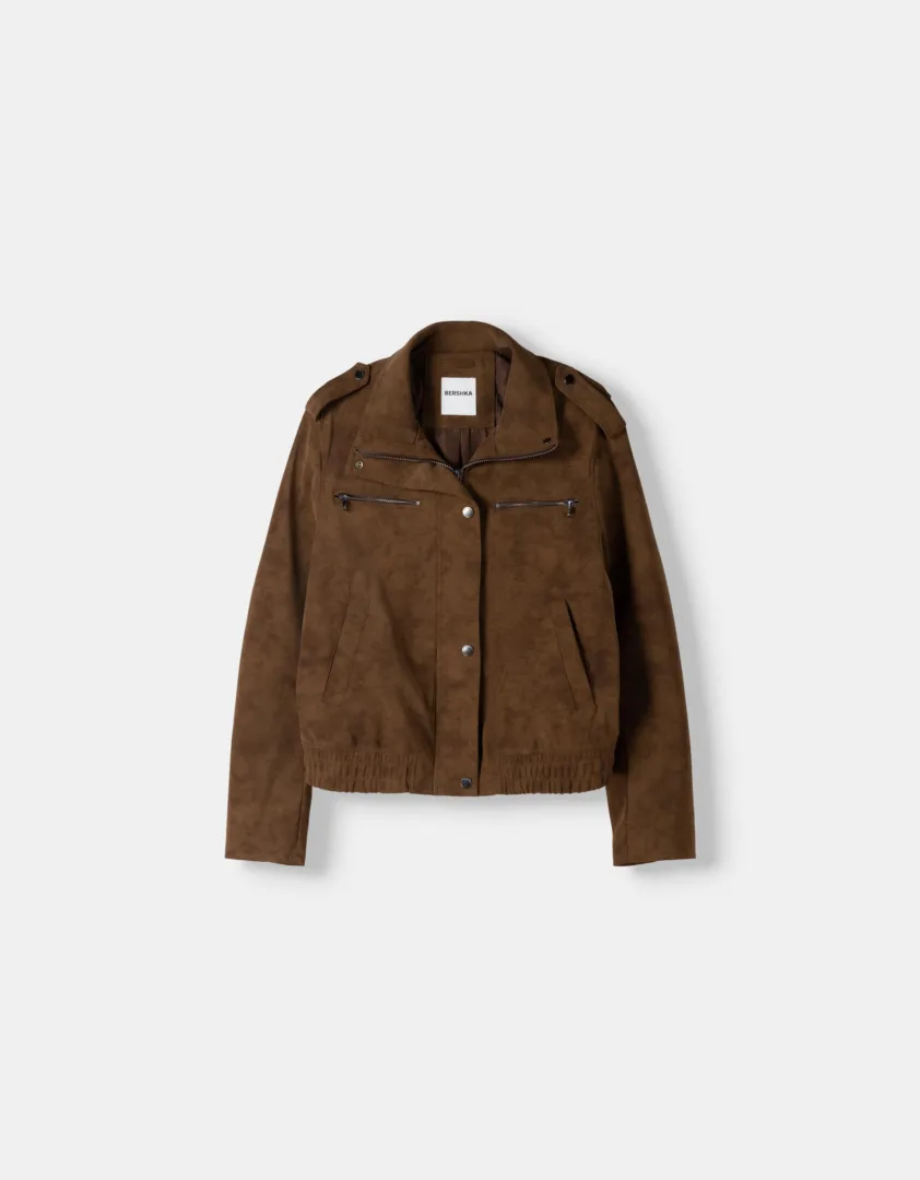 Το suede jacket είναι ένα από τα must κομμάτια της φθινοπωρινής γκαρνταρόμπας (+4 για να αγοράσεις)