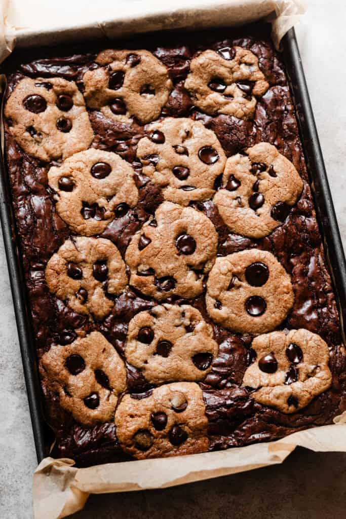 Brown butter Brookies: Soft cookies βουτύρου με brownie σε ταψί (για να κόβεις όσο θες και να απολαμβάνεις)