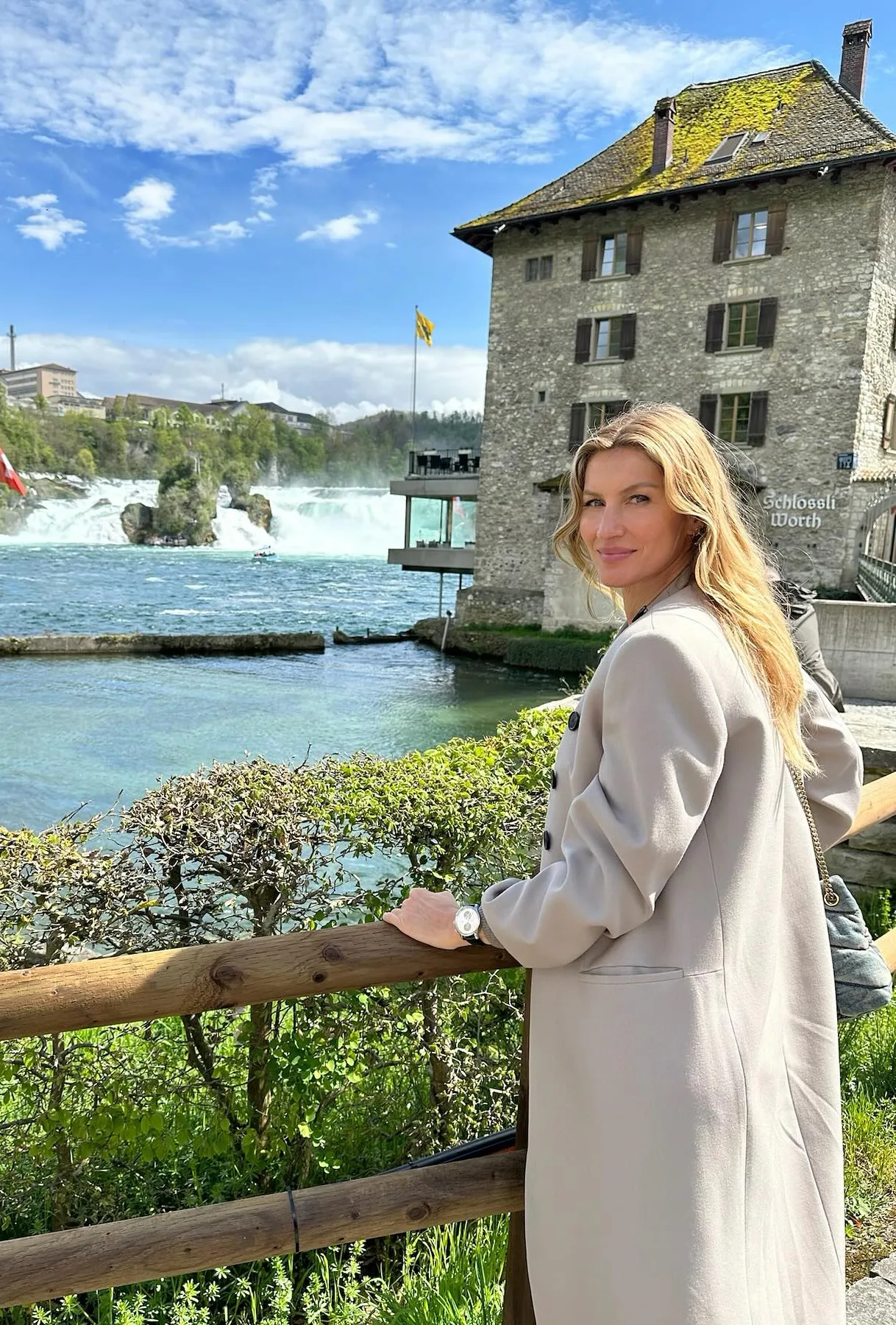 H πρώτη εμφάνιση της Gisele Bündchen με φουσκωμένη κοιλίτσα μετά την είδηση της 3ης εγκυμοσύνης της